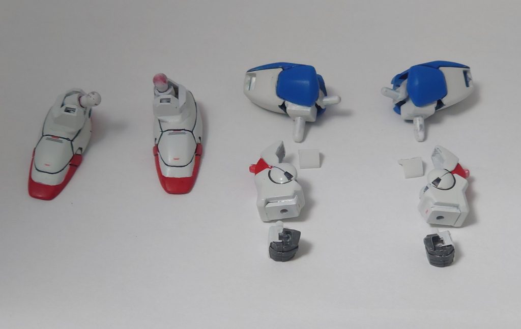 足は結局ヒザが追加された感じになったのでそれっぽく造形、腕は手首を可動化してヒジにポリ隠しを入れています。タミヤのL字プラ棒を少し加工しただけです。大きな改修はこれくらいです。