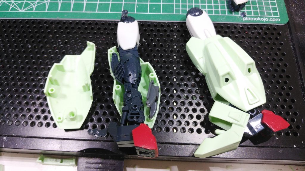 脚部もそのままいけます。