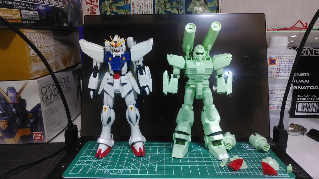 使用したMG F91 と素体の素組み状態Gキャノンです。コレを混ぜていきます。詳しい解説は動画内で行っていますので、そちらを御覧下さいね~