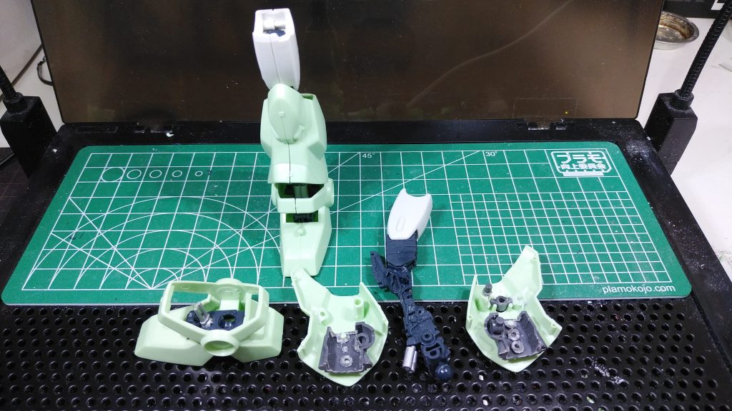 今回一番大変だったのは脚。ここが一番の難産でした。どうやって解決したかは動画内で詳しく説明してます。