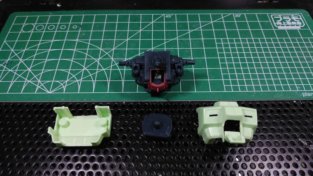 相変わらずコックピットも可動含めキチンと作ります。見えませんが!!