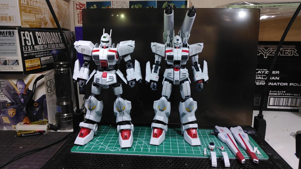 Gキャノン状態の完成品比較。左がFAフレーム使用、右が今回のF91フレーム使用です。