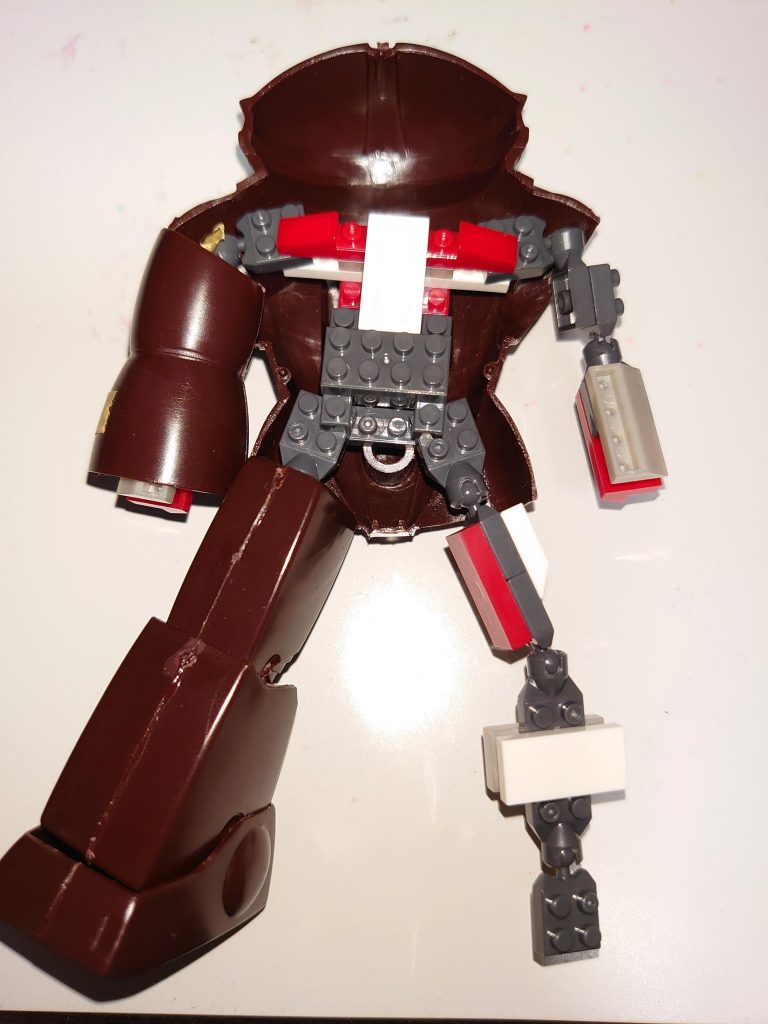 100均で買ったブロックで間接作って立ち姿を変えられるようにしました