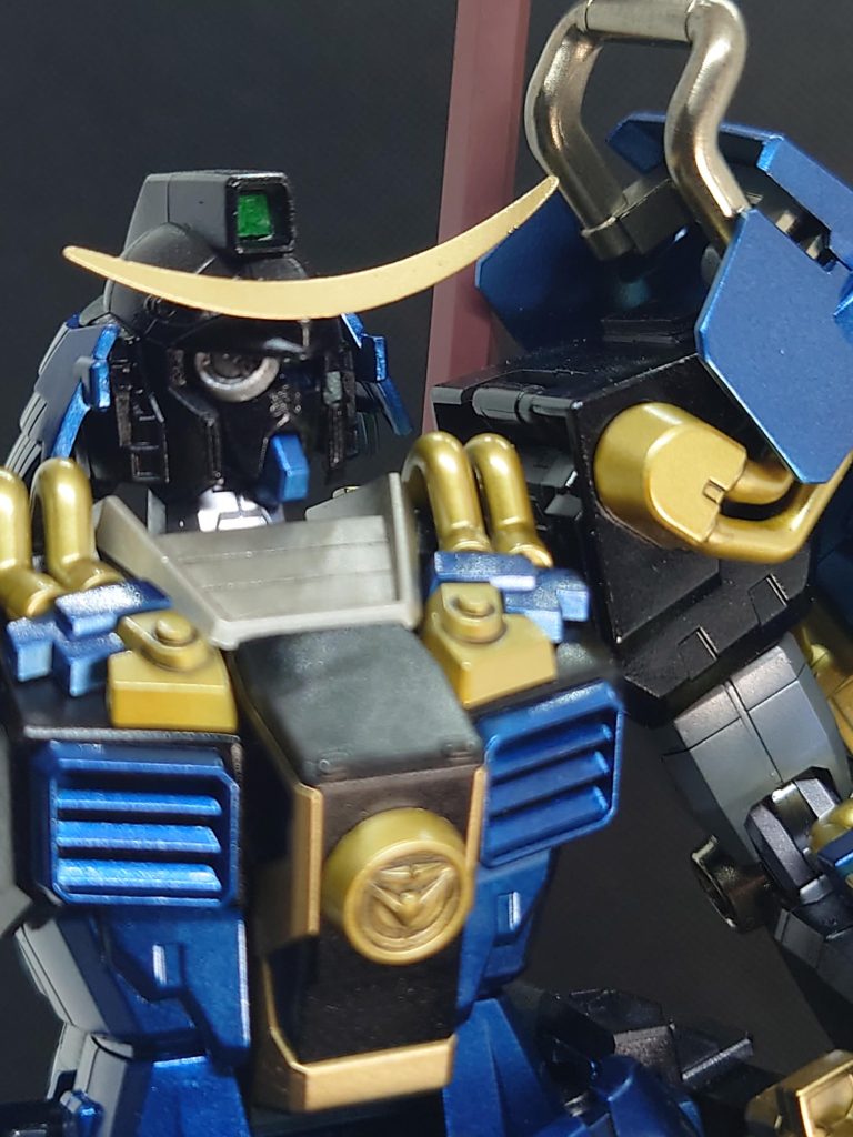 眼帯部分がガンダムのヒジパーツ使ってます。