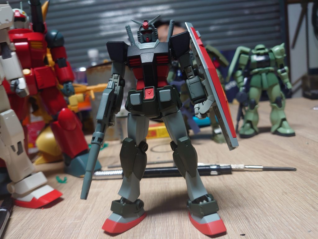 塗装後そのまま撮影したもの地味ですが盾は裏も色分け塗装してます