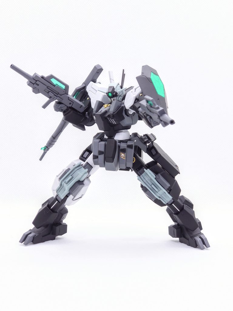 シールド、頭部のクリスタルセンサーは付属のシールの上にオーロラシートを貼っています。