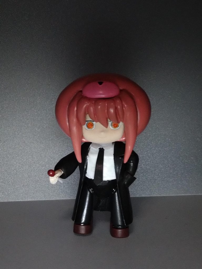 瞳の書き込みも汚く、初心に帰って過去のやり方確認したりで、全部消してアクリルガッシュで白目、クリアのせてからシャープペンで下書き。ここまでは良かったのですが、下書きやり過ぎて下地少しキズつけちゃいました💦そのままエナメルオレンジで乾燥後艶消しクリア吹いてます。やり直した割に汚いです。最後に赤色油性ペンで瞳の中に赤ライン書きました。色々過去作品の応用で完成出来ました。やはり瞳の書き込みは時間に余裕持って慎重に進めたいですね。修行がたりないです。パワーちゃんの時はゴマカシでよく見たらガタガタです。私の尊敬する先輩達の様に書き込みできるように修行が必要です。在庫切れたのでキャラッガイの改造はコレで終わりかなー?どっかにあればまたやるかもです。🙇