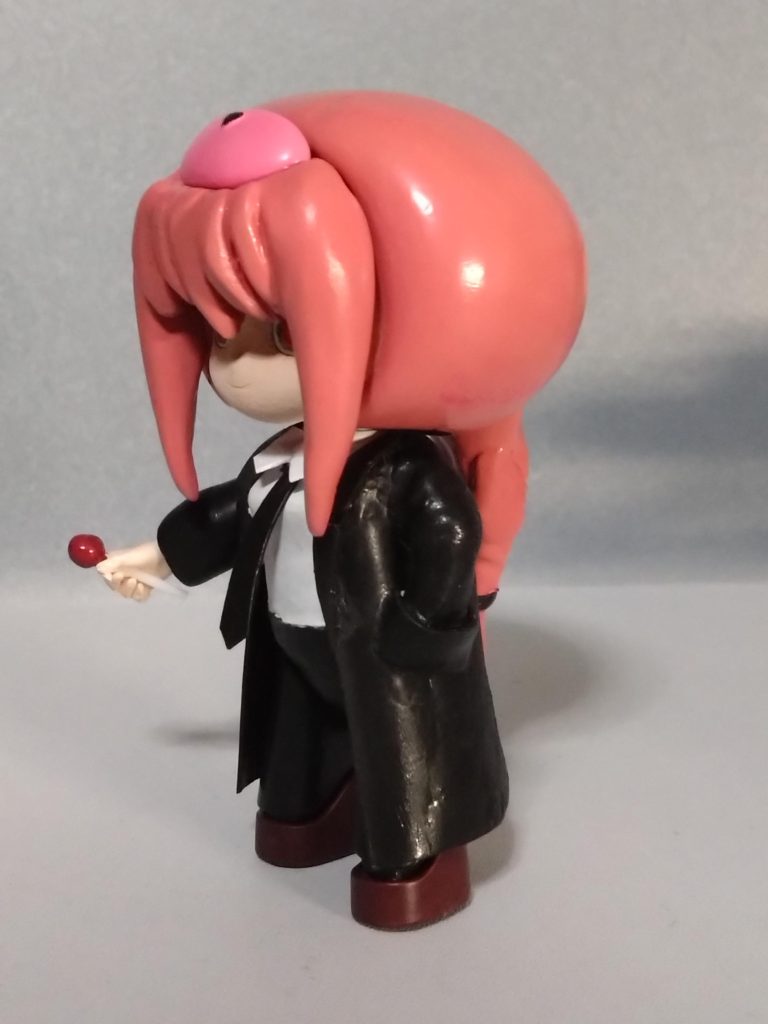 横からです。両側の髪の毛も真鍮線にパテ盛りました。