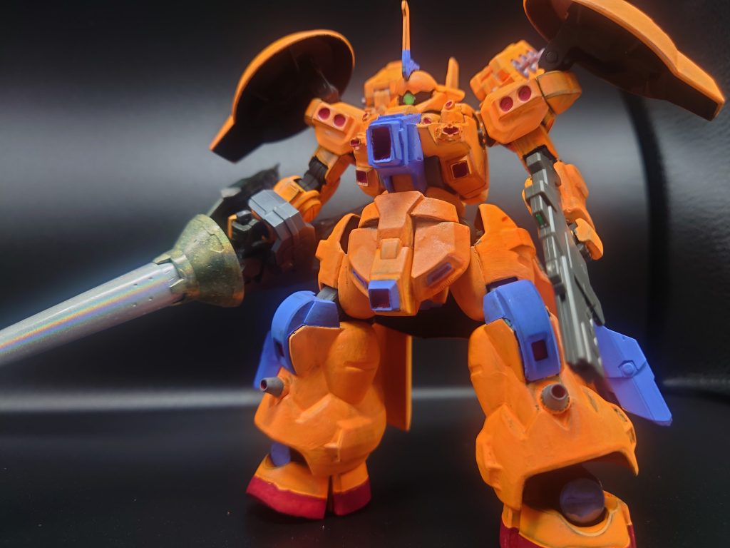 ご覧いただきありがとうございます。ひさびさにGUNSTAに戻ってまいりました(笑)見るからに重MSの系統に連なるディランザを用いて、個人的にHG化所望ナンバーワンのゲーマルク風にミキシングを試みました。