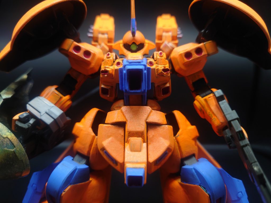 ゲーマルクの名刺代わりとも言うべき全身砲台(笑)は、ビルダーズパーツとエポパテでなんとかソレっぽく表現出来たんじゃないかなぁ…しばらくガンプラ離れてチャリばかり漕いでいたけど、また寒くなってきたので、漕がない日にはボチボチ製作していきます!