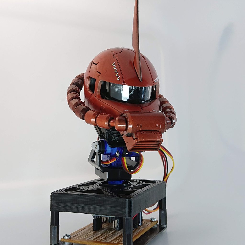 Arduinoで２サーボ１LEDの制御を行う台座を作成し、ザクヘッドを乗っけました