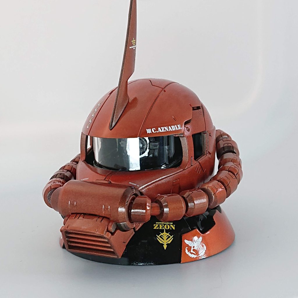 ザク頭は取り外しできるので、ザクヘッドの台座に取り換えることも可能です