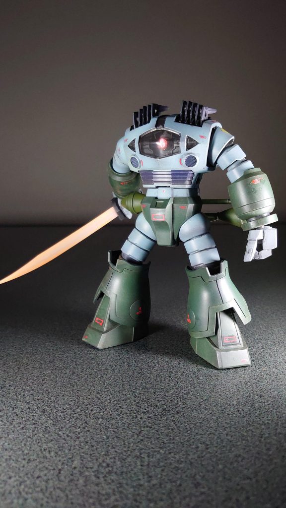 ヒートソード発光モード。クリアパーツに塗装で発光してるようにエアブラシで表現しました。