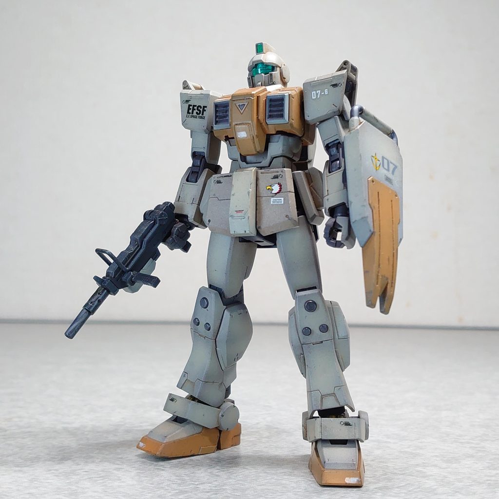 腰アーマーだけ色味を変更してF15戦闘機のデカールをワンポイントに貼ってみました。