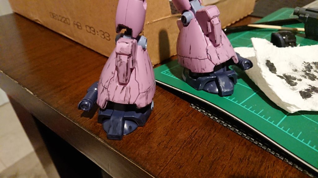 足はかなり汚しました。ちょっとやりすぎかな。