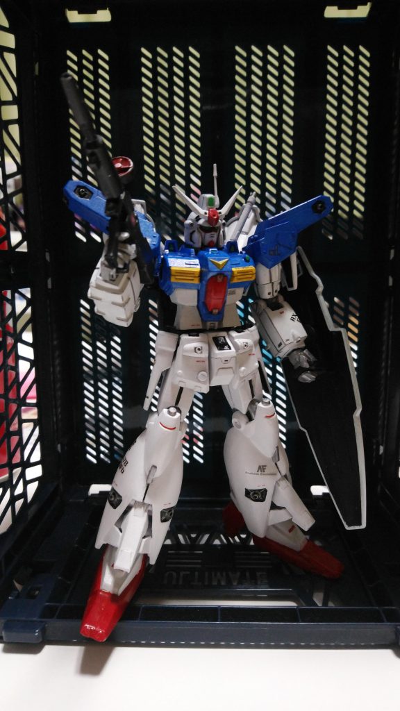 主な改修点は・肩アーマーの位置を上にずらし、少しいかり肩に。・腰を5ミリほど延長し、かつ回転軸を追加。・足首のカカトを改修し、ヒールを高く。です🐻