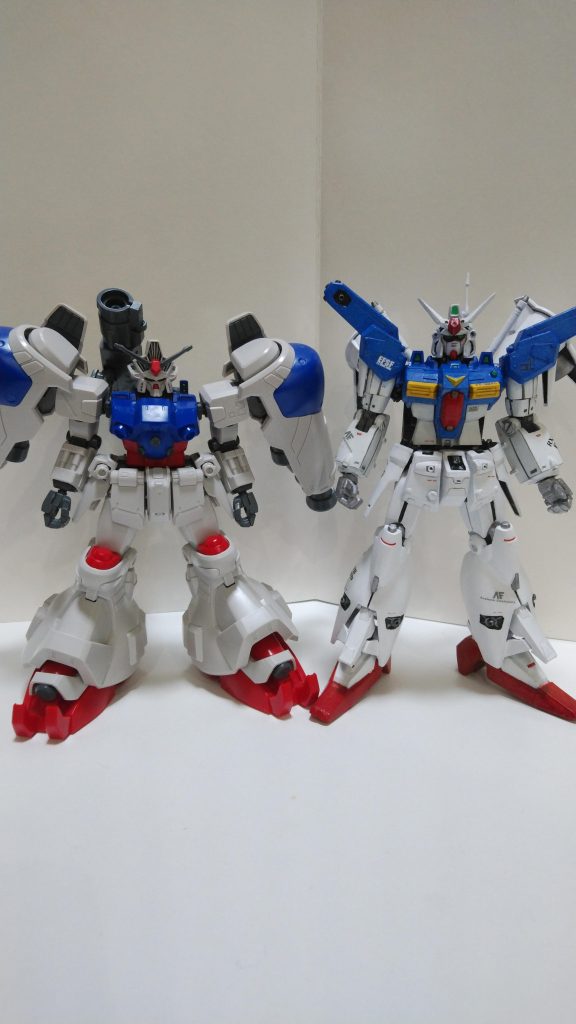 hg gp02とサイズ比較。頭1つぶんくらいサイズアップしちゃってます🐱