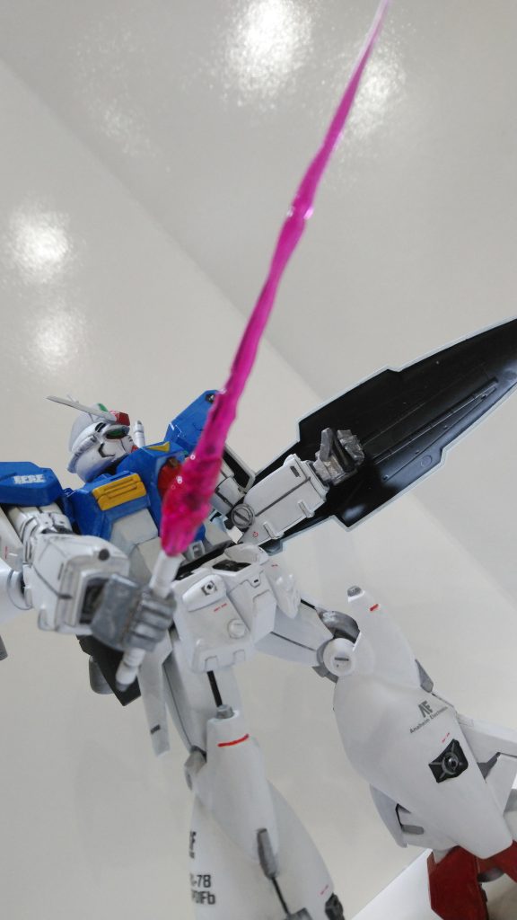 ビームサーベルもクリアーランナーをロウソク加工で製作!ビームサーベル本体もランナーでスクラッチしとります😺✨