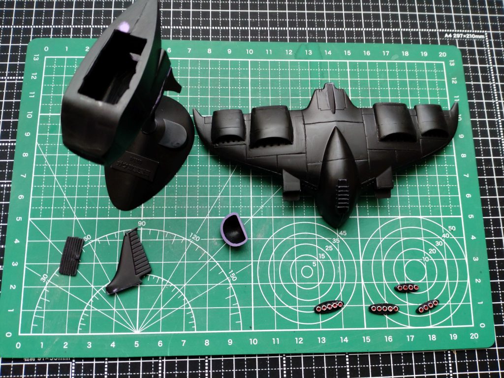 黒サフ吹いたり、バーニア部分に手を入れたりしましたが、納得行かず、結局サフは3回ほど行いました。