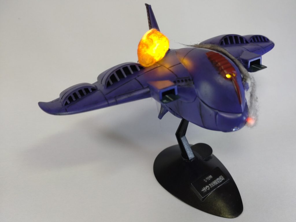 「ガルマ、後ろ、後ろ!」って、「全員集合」世代としては、突っ込みたいところでしたが、ホワイトベース隊の砲撃を後方から受けて、火災発生、爆発しました。ウェザリングもちょっとしてますが、爆発も頑張ってみました。