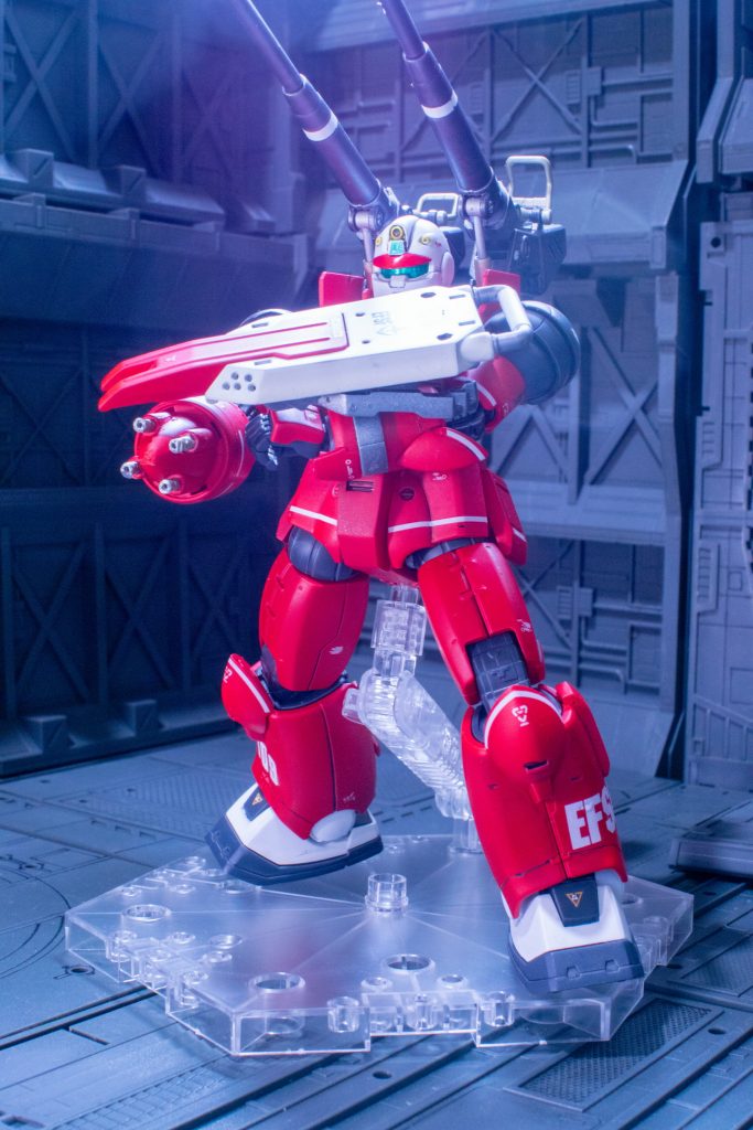 塗装は上手くいったのですが、手のバルカン砲身が太くなり入らずボロボロになしました（涙）