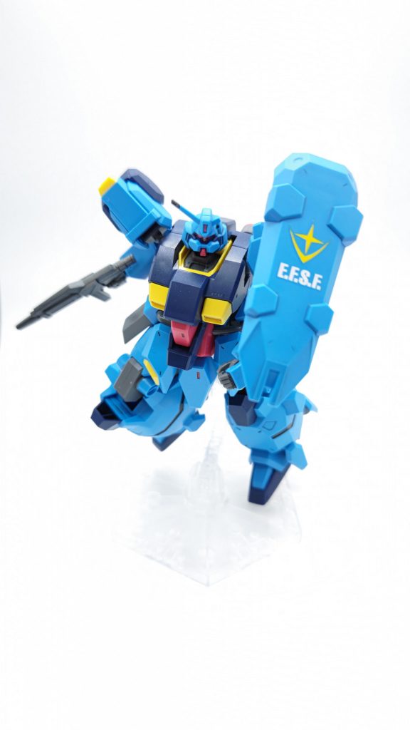 大柄でムキムキマッチョな姿ですが、良くも悪くも関節が柔らかいのでポージングには一苦労しました。それを差し引いても、好きなガンプラです。