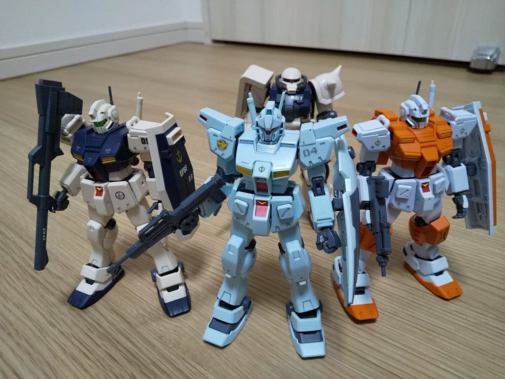 ジム改、パワードジム、ザクF2(連邦)のトリントン組と共に。