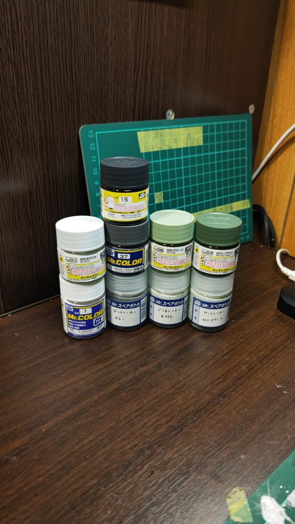 水性ホビーカラーでしかない指定色があったため、調合が難しかったです(それが楽しい)。※写真は調合に使用した塗料