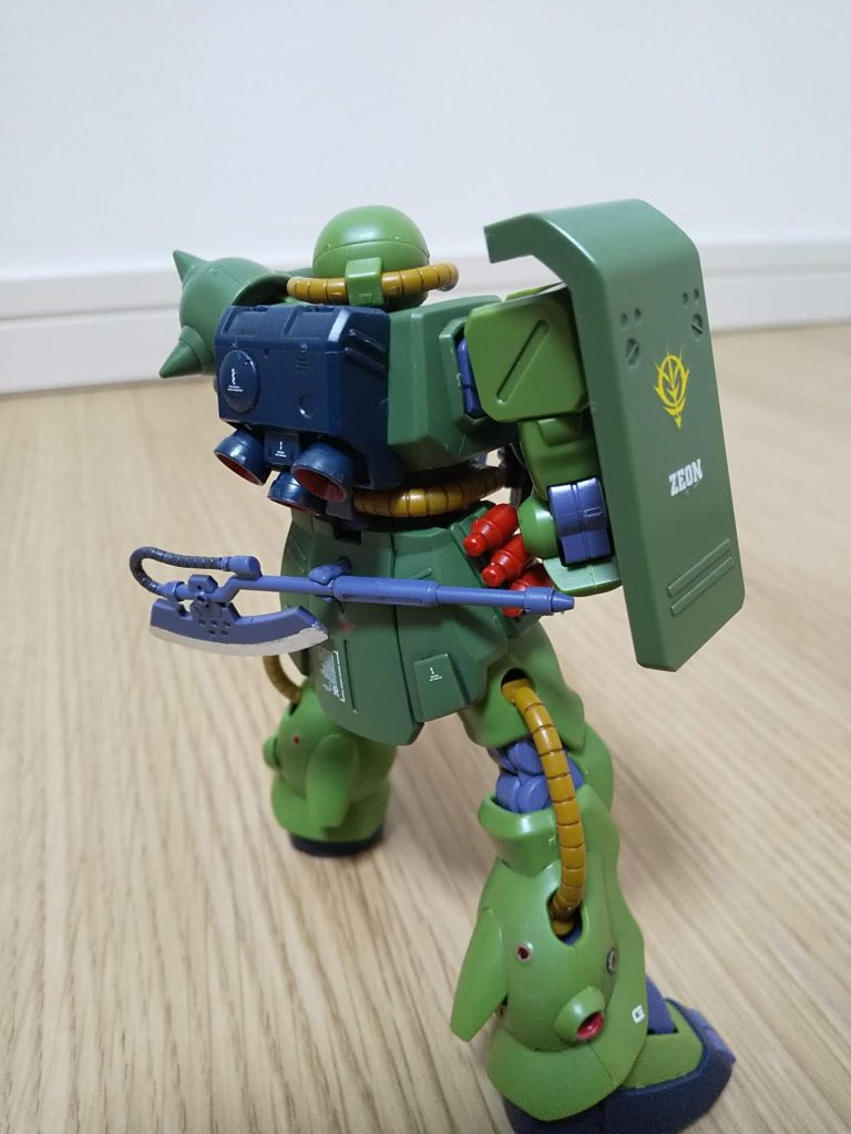 今回製作時は、デカールの密着がいつもより悪く、少々苦戦しました。通常時より軟化剤入りデカール糊の使用量が増えました。あと、マークソフターも併用しましたが、密着は良いものの、表面が溶けてしまい少し見た目が悪くなってしまいました。