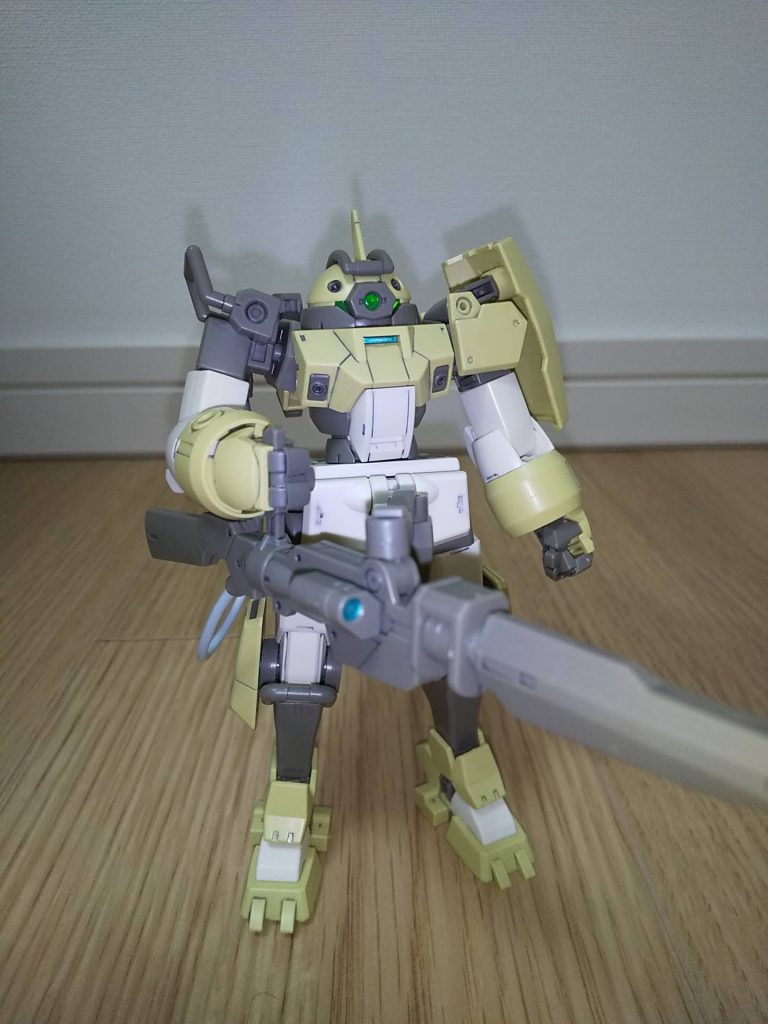 胸部センサー部とライフルのスコープは、水性ホビーカラーの銀で下地塗装し、その上からシタデルカラー(コントラスト)のAETHERMATIC BLUEで染めるように塗装しました。