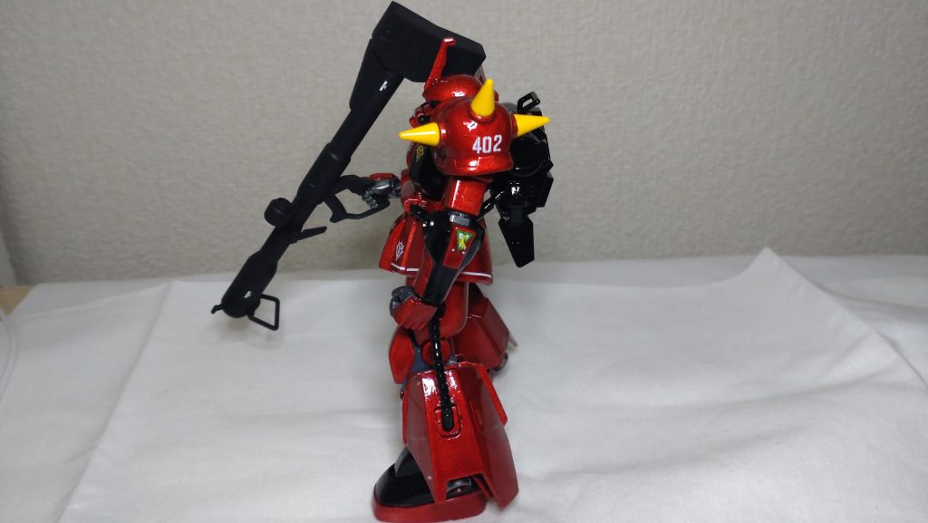 下地のシルバーがデコボコでそのまま表面形成されてます。