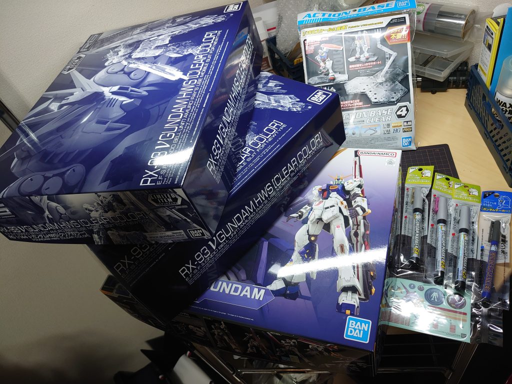 νガンダムRX-93ff × 1HWSクリアカラー × 2スタンド × 1その他もろもろいざ購入すると総額にビックリ！人生で、最高に高いガンプラとなりましたw