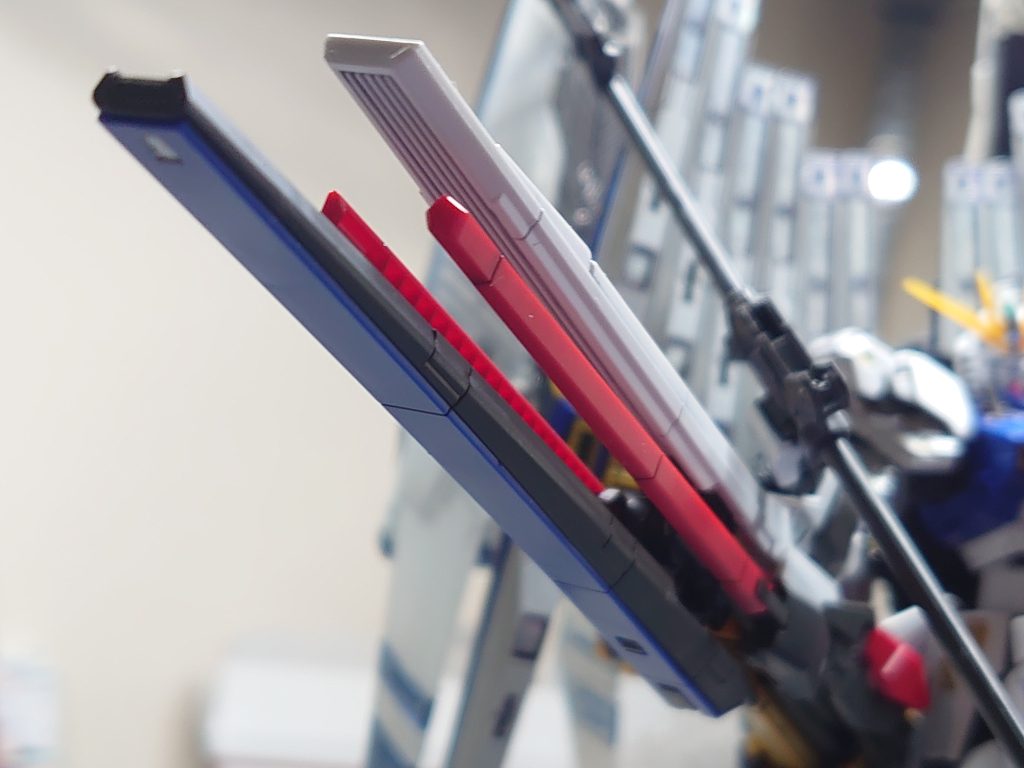 ロングレンジフィンファンネル腕に付ける事も出来る為、そのまま位置変更。アームドアーマーBSと近いシルエットになりました。