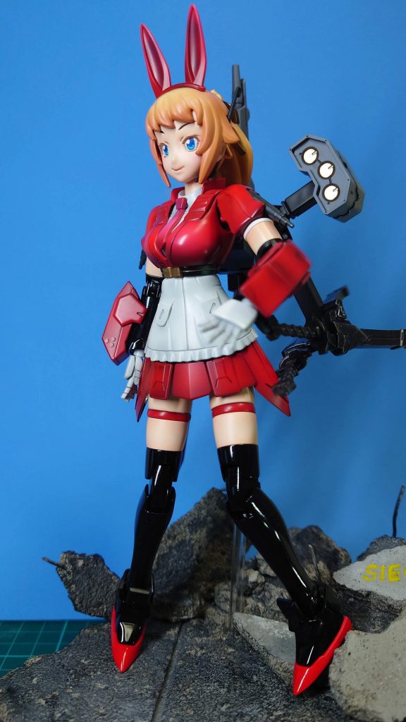 材料は百均のセメントに砂と砂利を混ぜて、サフ吹いてから塗装して、手で『バキバキ』に割って木工ボンドで固定しました。