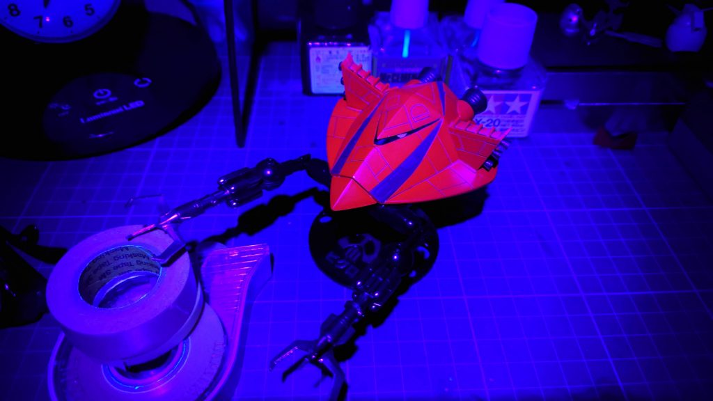 蛍光レッドを混ぜたのでブックライトを当てると『カニ』になりますね〜ｗ