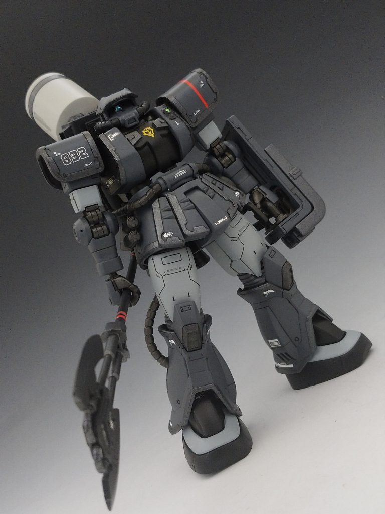 縁取り頑張ったせいかラインデカールが貼れなくなってしまいました(笑)左肩の赤いラインはアクセントですが思ったより良い感じになったと思います。  