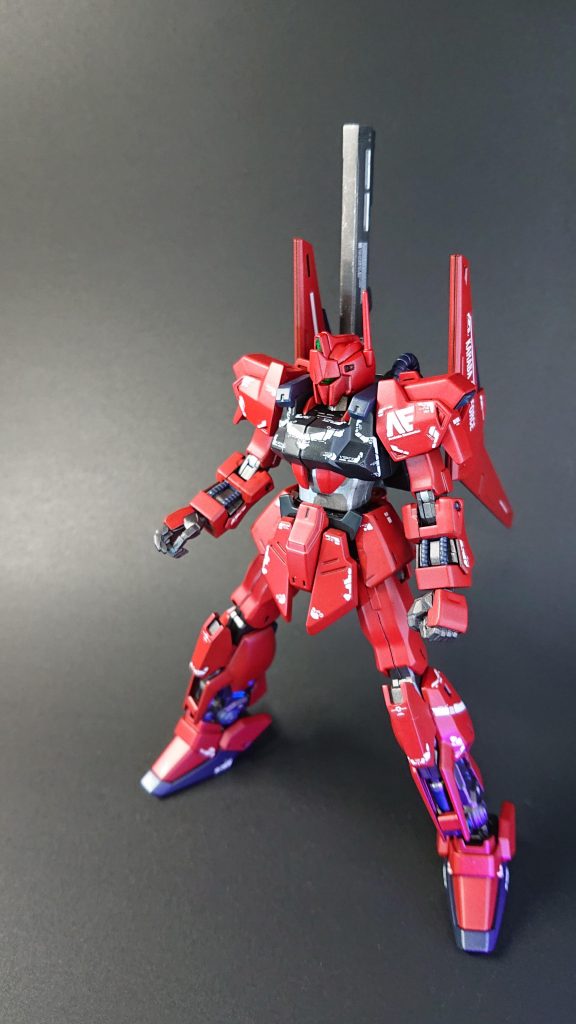 ハンドパーツは銃の持ち手がアレなんでジム系の余っていたものと(握り手も含めて)交換しました。何も持っていない状態でも手にちゃんと表情がつくのでこれで良かったと思っています✋😃🤚