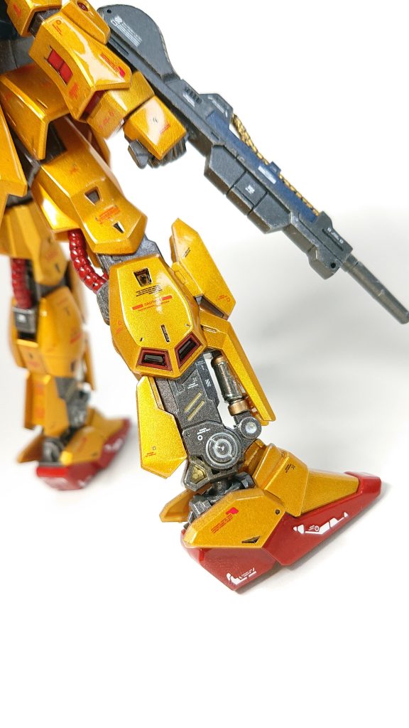 光沢感が出てるかなあと思われる写真。脚まわりはうまく塗り分けできました。