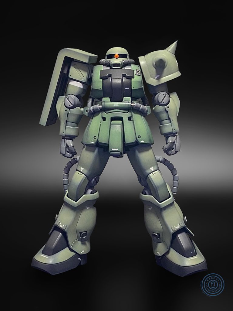 正面。ザクにしてはスマートなシルエットですが、それはそれで嫌いじゃありません。