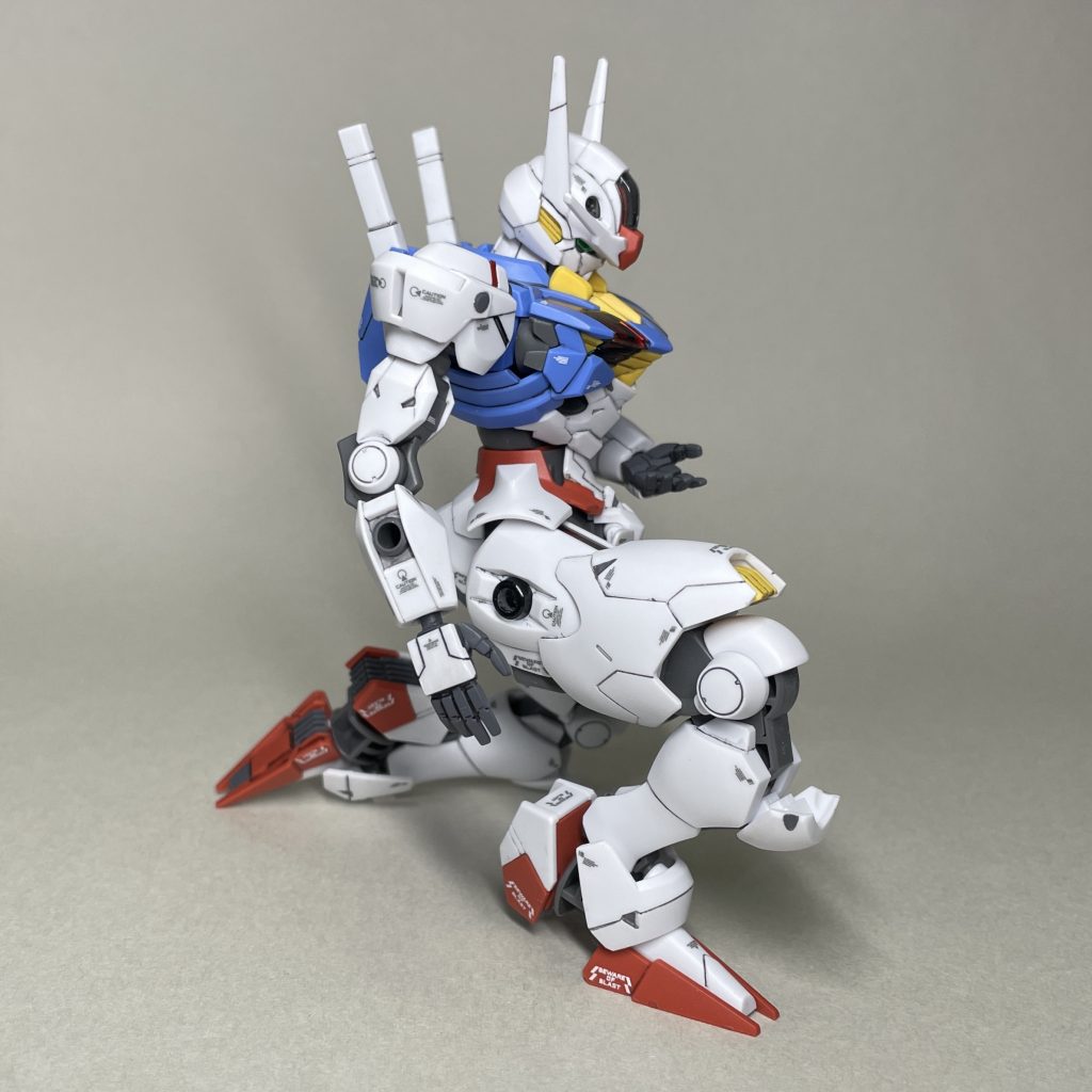 たてひざ よこ このポーズを無理なくとれるようにするため、いろいろなところを微妙に削って可動範囲を広げました。