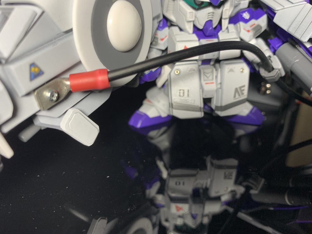 HMBR下部にビームライフルを被せることで、グリップとして一体化できるようにしました。