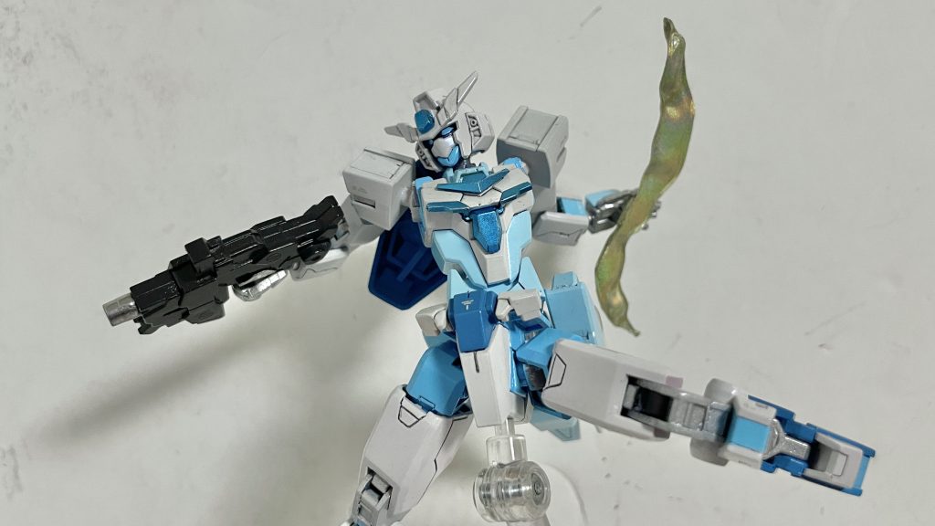 某漫画のスコーピオンという武器に影響され、透明プラ板を加工して作った可変ビームサーベル(黄色いやつ)