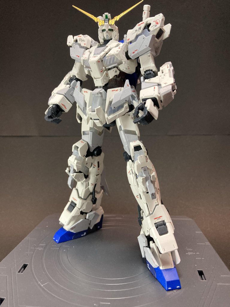 ベースはグランプリホワイト、ライトグレー部分はディアクティブホワイトで試してみましたがかなりお気に入りです。