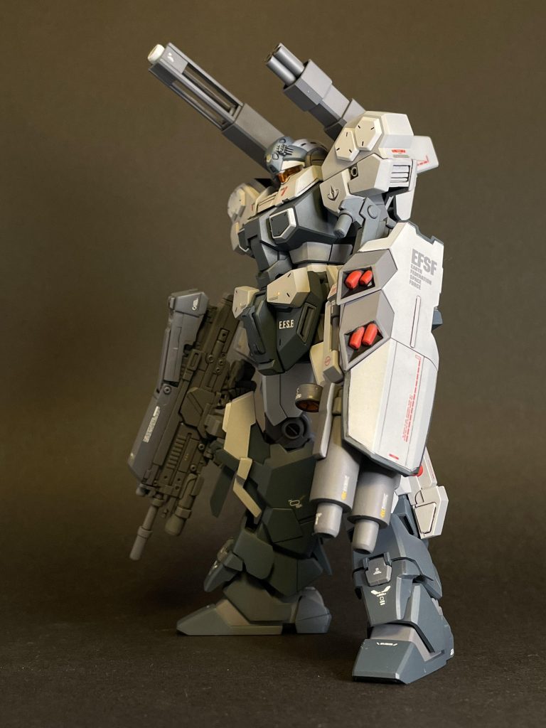 全体的にカラーリングチェンジしました。ワッツ専用機なので。本当は、ユニコーンによせて、もっと真っ白なカラーリングを考えたのですが、正直なところ、そこまでするほどのパイロットではないですよね、ワッツって笑笑まぁジェスタの特殊兵装機体ということであれば、あまり派手なカラチェンよりは、この程度の大人なカラチェンでいかがかと。