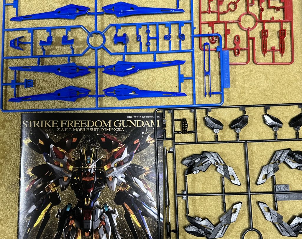 青，赤，黒のみランナー毎先に塗装しました