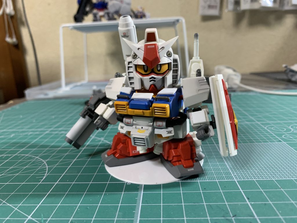 これらは制作初期のものです。瞳パーツや全体的な色合いに違いがあります。