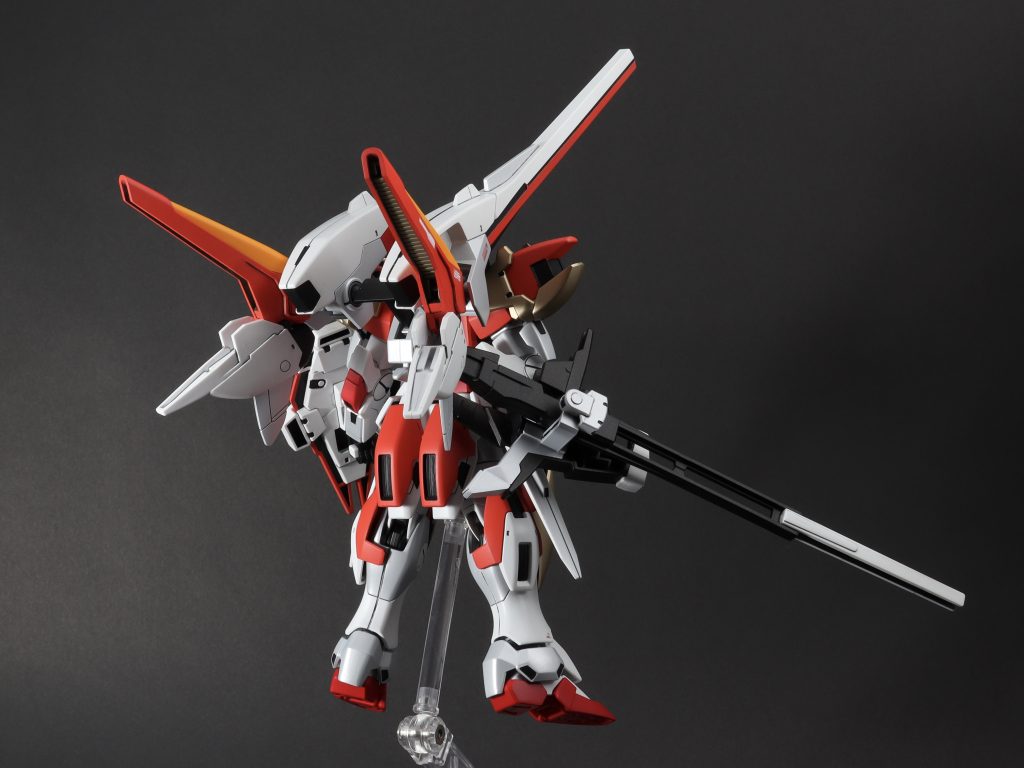 ホワイト部分はホワイトとシルバーの2色で塗り分けています。