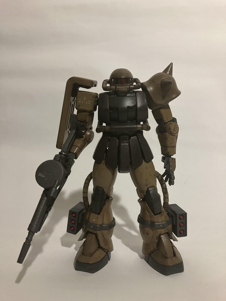 デカールはキット付属のドライデカールのみですウェザリングはウォッシングを数色、数回重ねて深い色合いに、ミサイルは汚してはいけないとの事なので、ミサイルはピカピカですザクⅠ、ザクⅡともに撃破数5機のエースパイロット