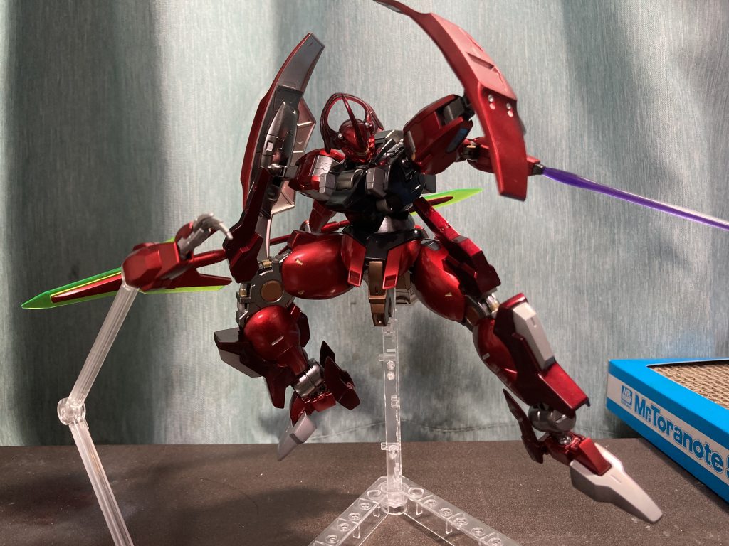 ゴールドとシルバーで適宜墨入れを行うことでよりゴージャスな雰囲気を目指しました