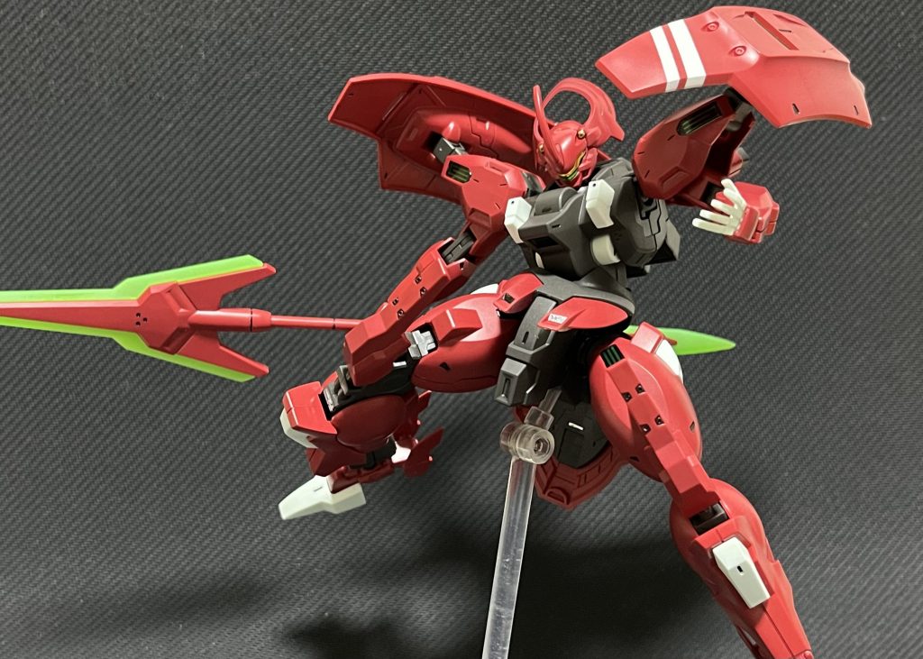 まずはエンドカードのポーズキットの赤は少し明るすぎる気がしたので少し暗めにしています